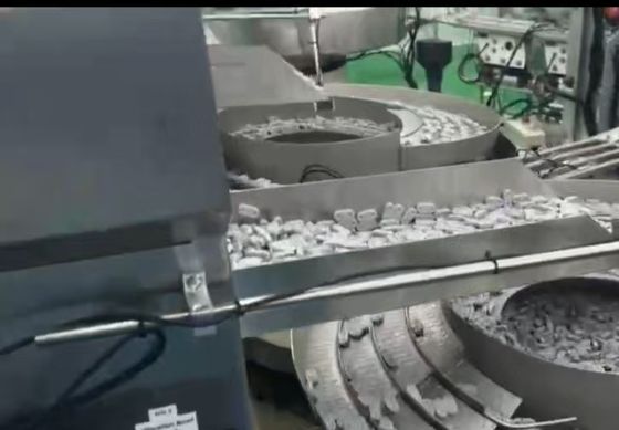 قیمت خوب دستگاه مونتاژ کاملا اتوماتیک Euro Cap برای کیسه های تزریقی IV و بطری ها بسته بندی دارویی با عملکرد پایدار آنلاین