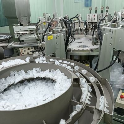 قیمت خوب فشار پایدار و کلاه تضمین شده با سیستم ساختار میله ای متصل به سرو دستگاه مونتاژ کلاه بطری تزریق پزشکی آنلاین