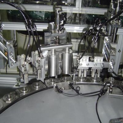 قیمت خوب نوع چرخ دار آلومینیوم Long Lance Cap ماشین مونتاژ خودکار انعطاف پذیری بالا آنلاین