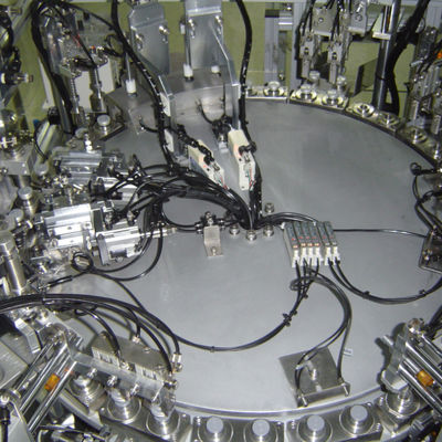 قیمت خوب دستگاه مونتاژ کاملا اتوماتیک IV با دکمه توقف اضطراری مطابق با GMP ISO 8000-15000pcs /hr آنلاین